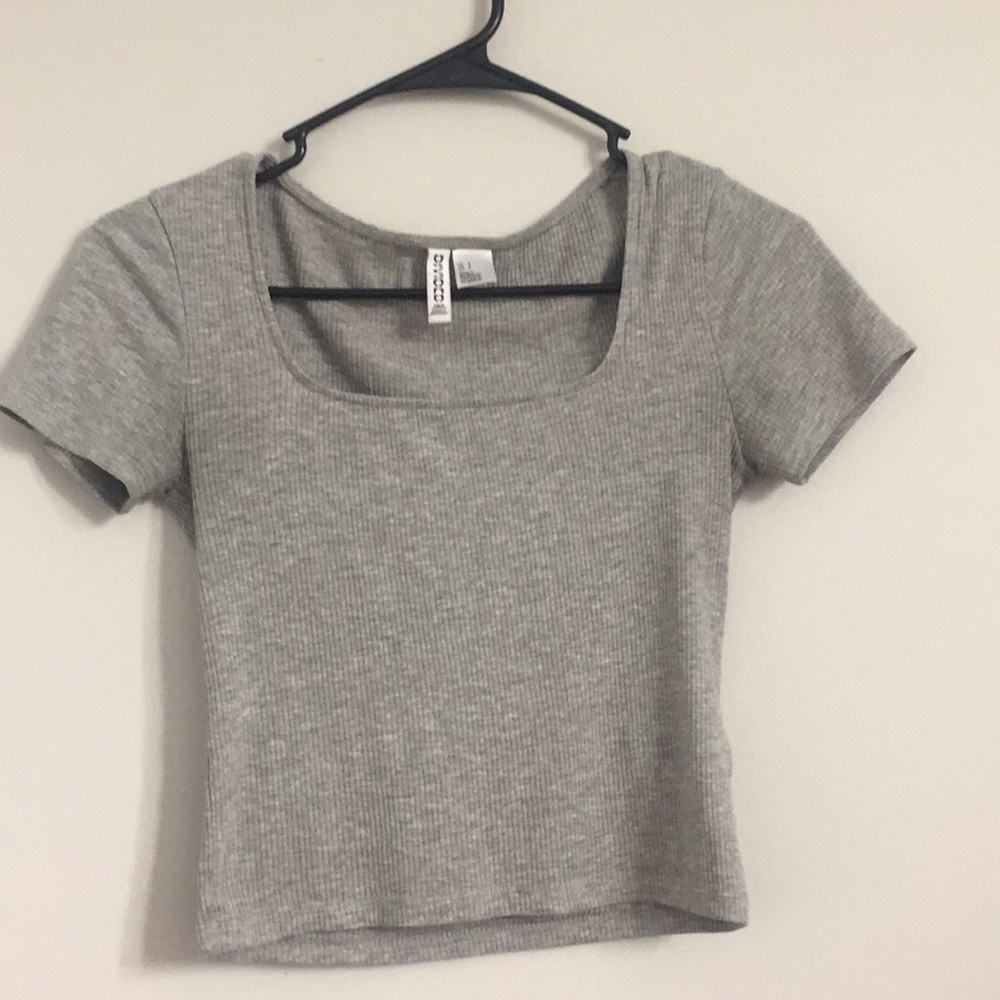 gray croptop